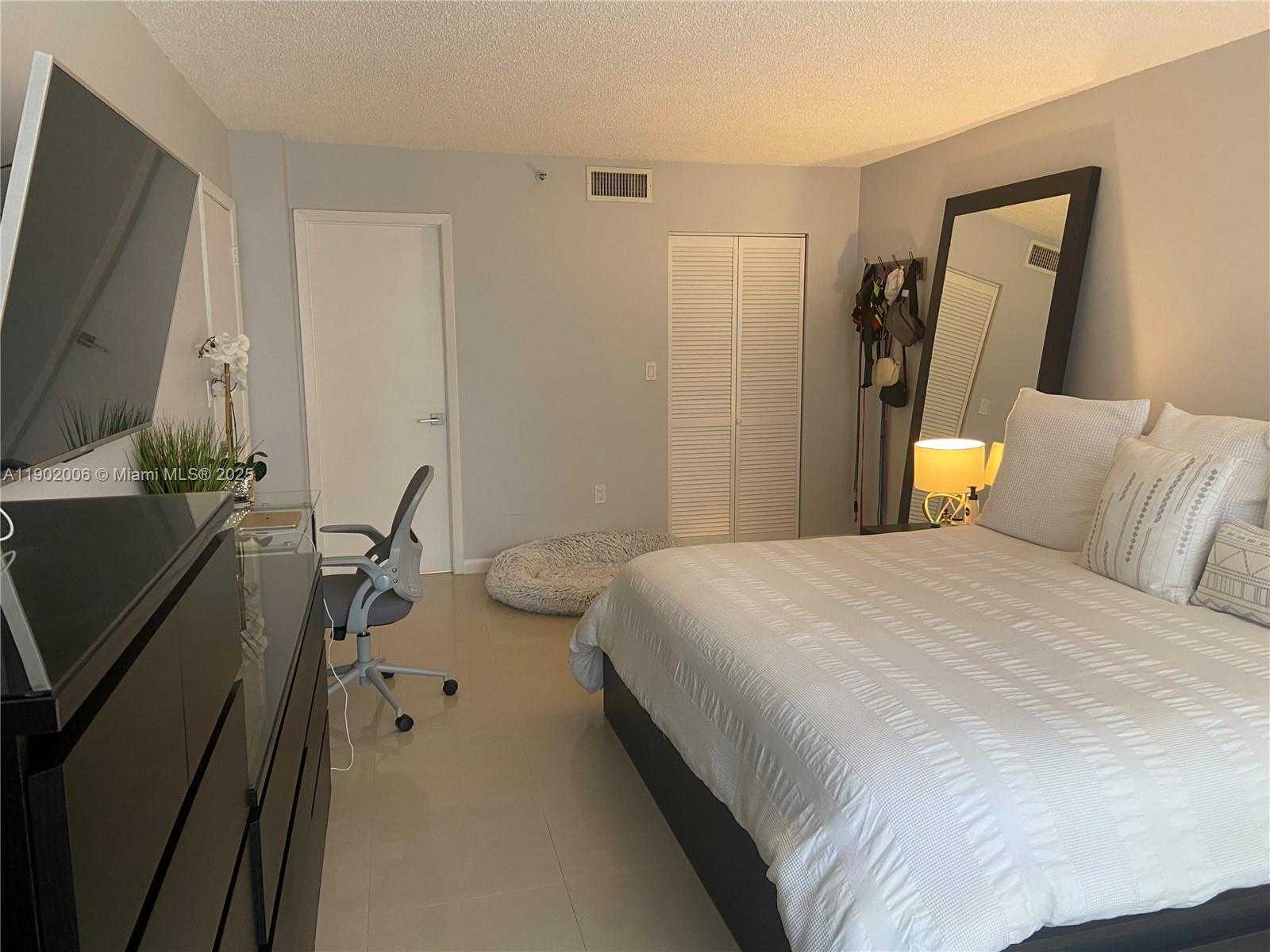 Small Image of 540 BRICKELL KEY DR #711, Miami Number 16