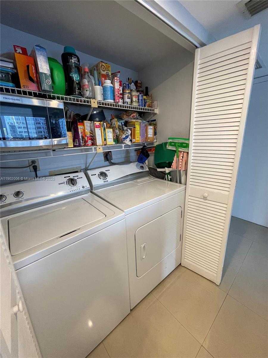 Small Image of 540 BRICKELL KEY DR #711, Miami Number 28