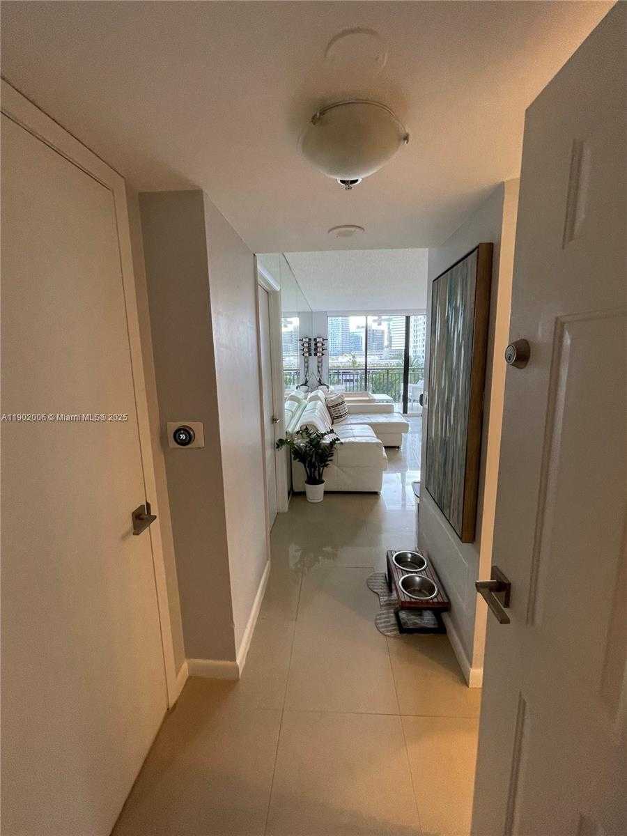Small Image of 540 BRICKELL KEY DR #711, Miami Number 5