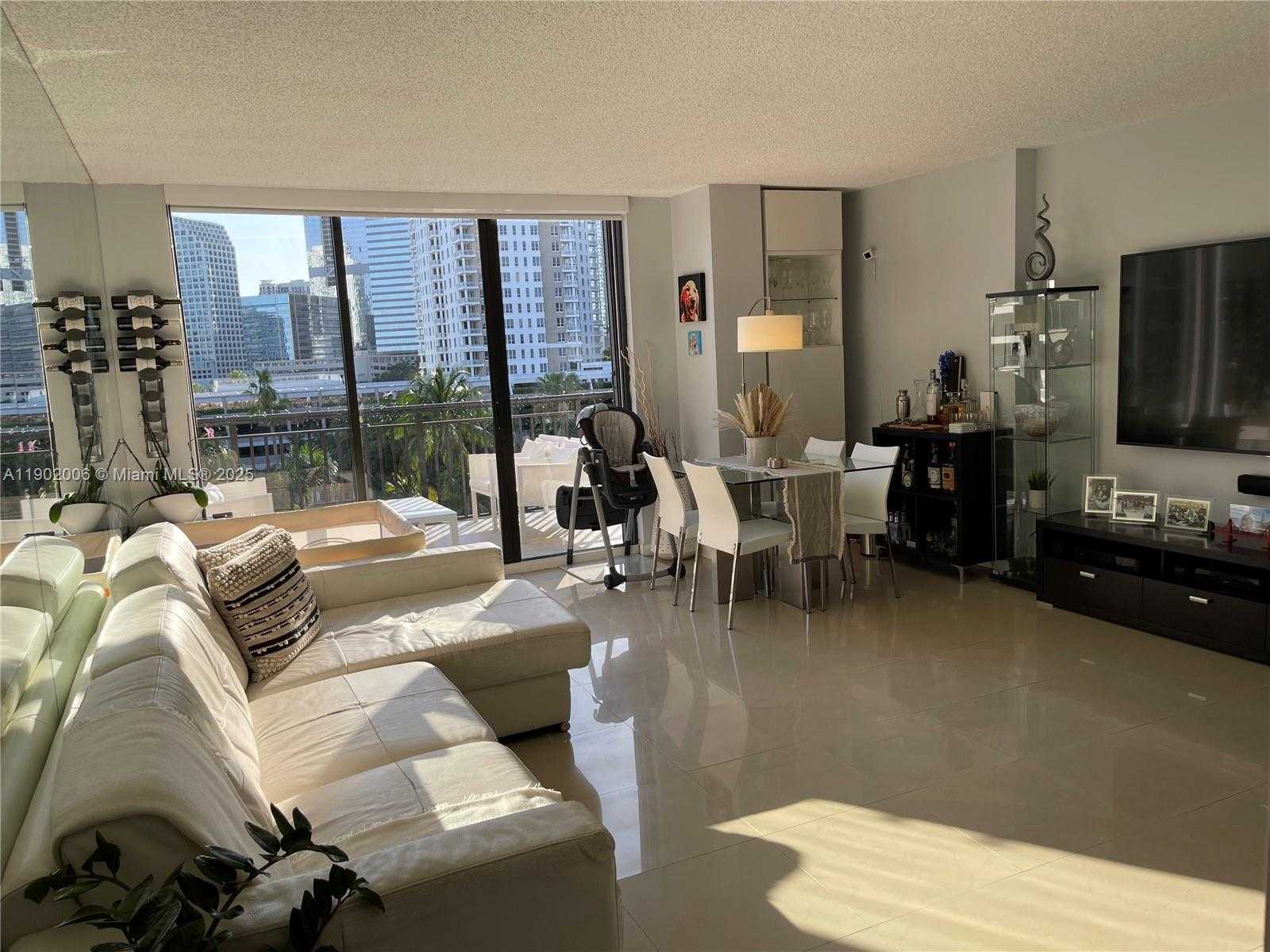 Small Image of 540 BRICKELL KEY DR #711, Miami Number 7