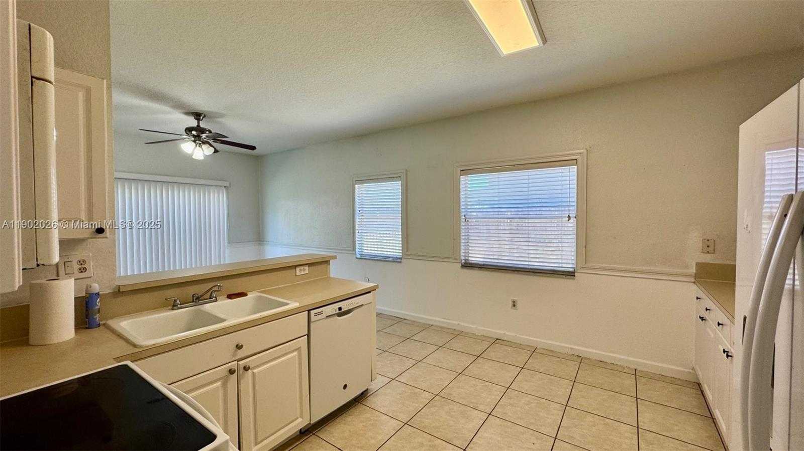 Small Image of 8841 SOUTH EAST 212TH TER, Cutler Bay Number 4