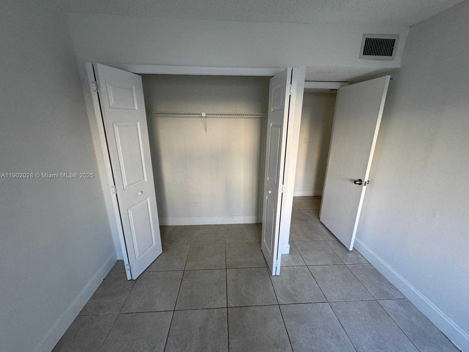 Small Image of 161 LAKEVIEW DR #102, Weston Number 13