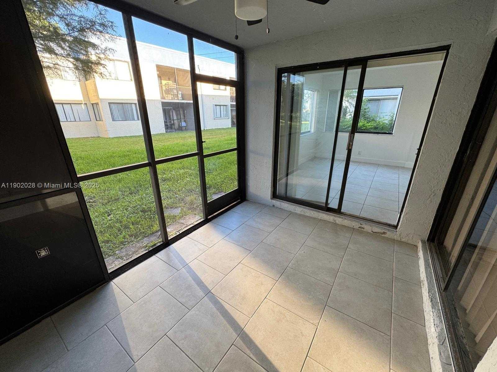 Small Image of 161 LAKEVIEW DR #102, Weston Number 14