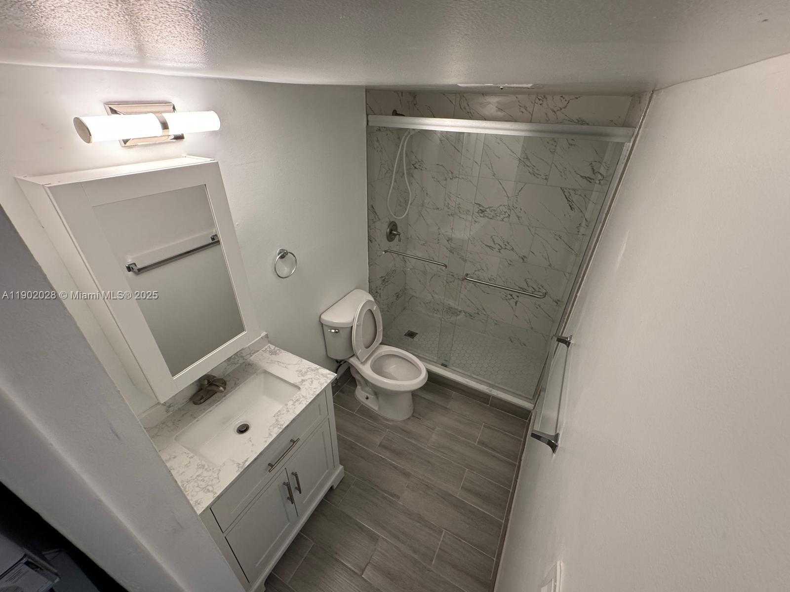 Small Image of 161 LAKEVIEW DR #102, Weston Number 15