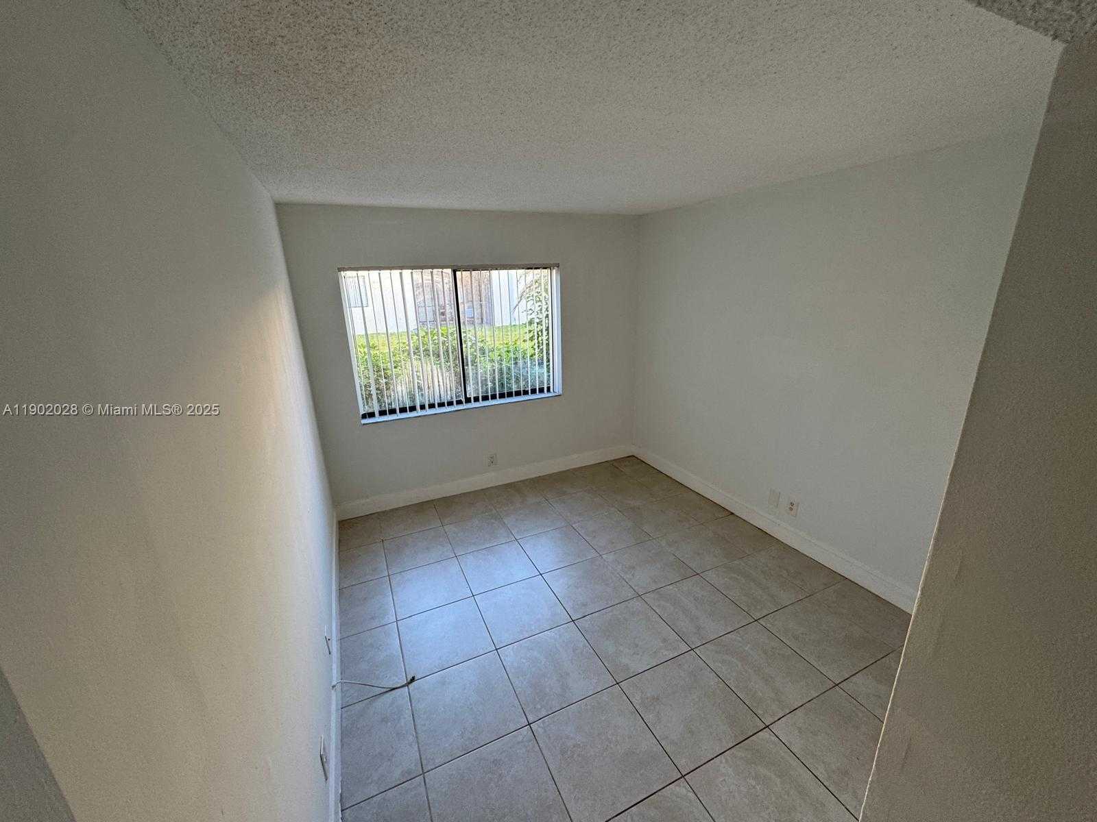 Small Image of 161 LAKEVIEW DR #102, Weston Number 16