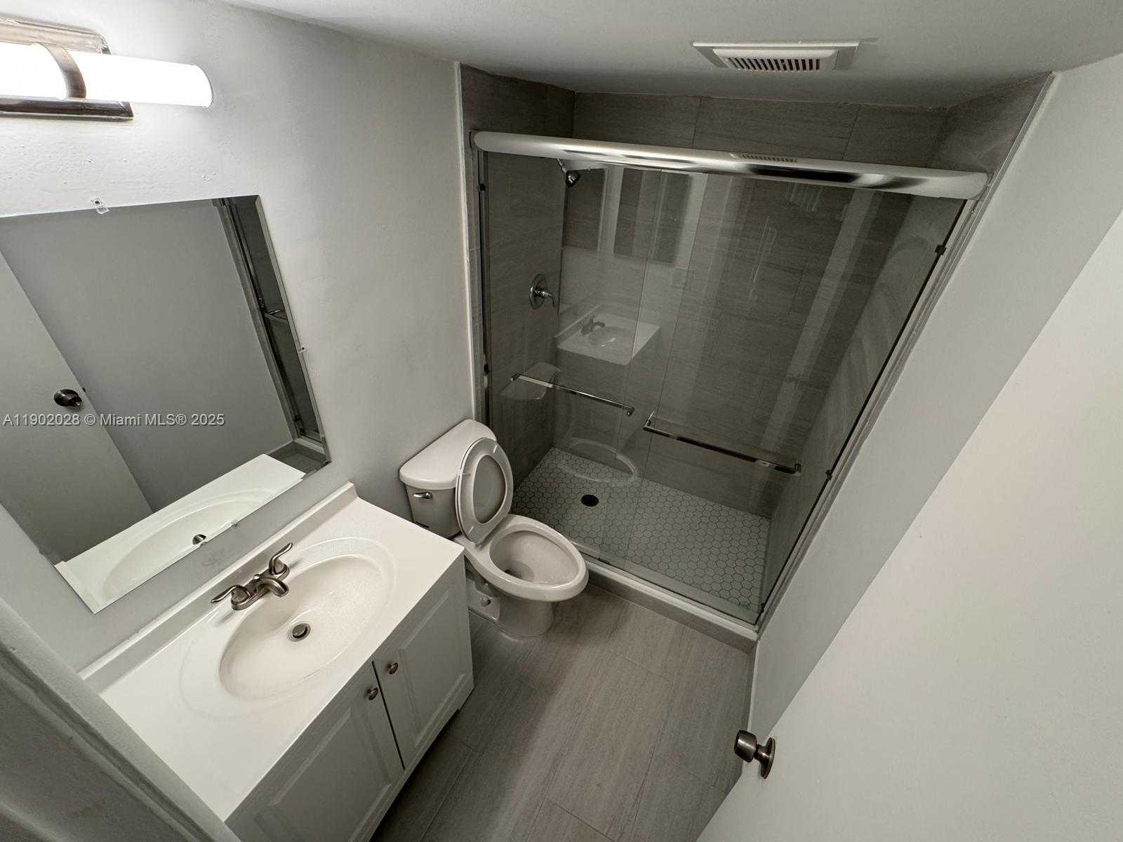 Small Image of 161 LAKEVIEW DR #102, Weston Number 17