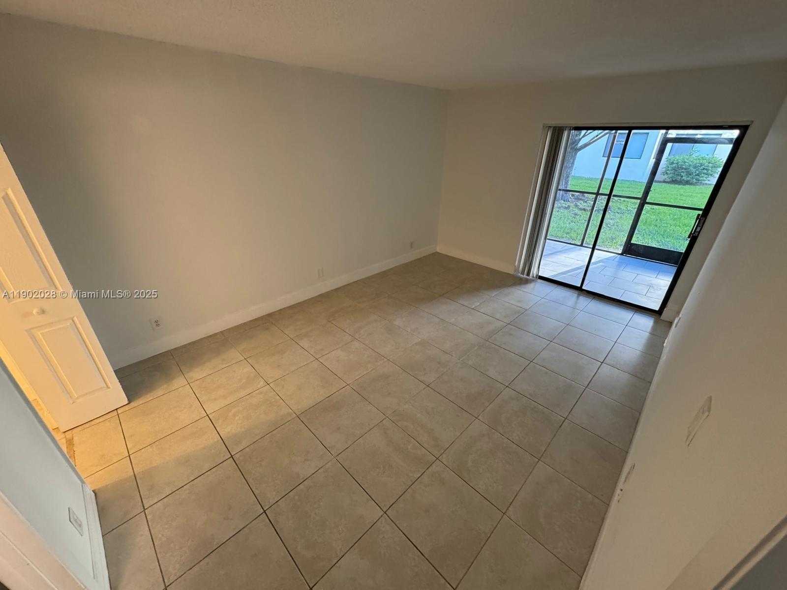 Small Image of 161 LAKEVIEW DR #102, Weston Number 19