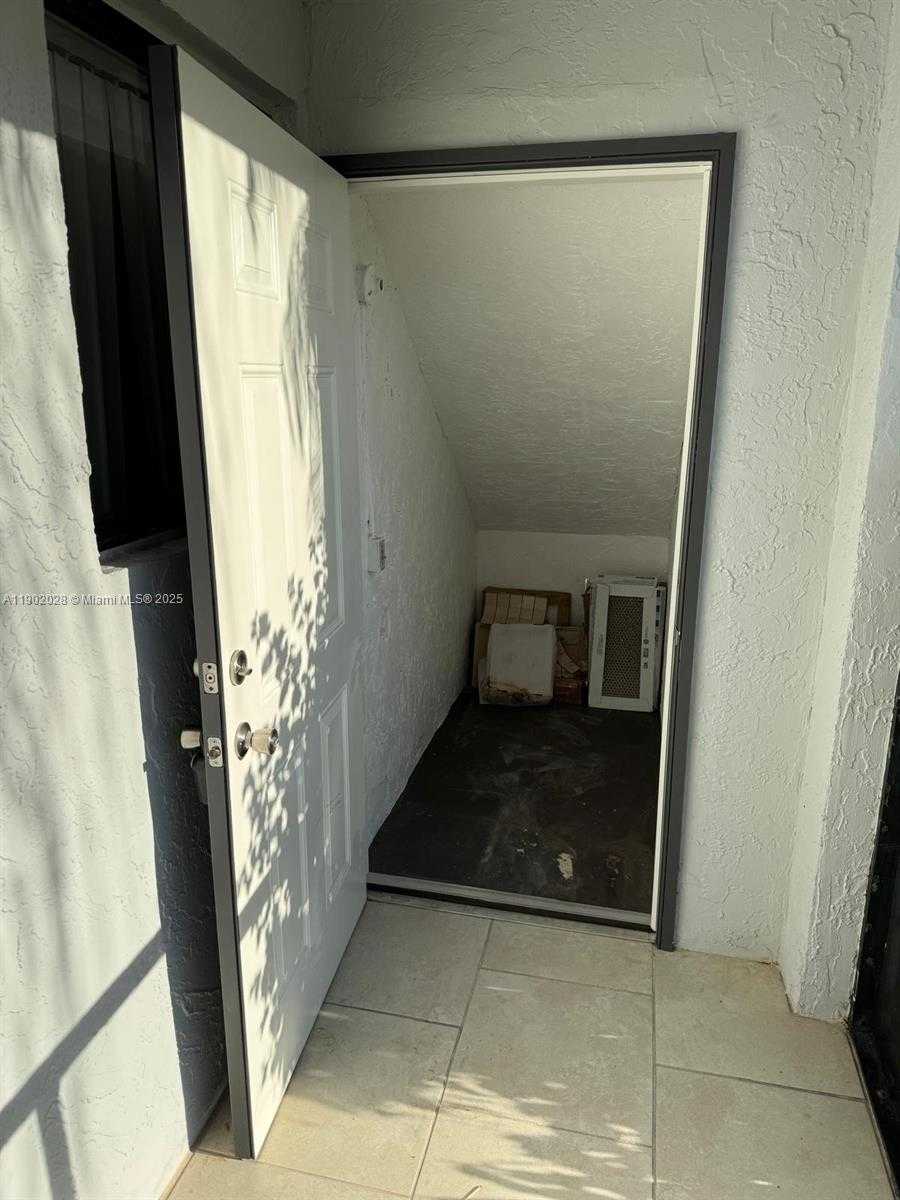 Small Image of 161 LAKEVIEW DR #102, Weston Number 22