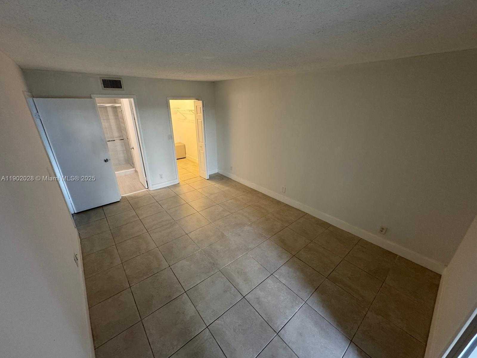 Small Image of 161 LAKEVIEW DR #102, Weston Number 23