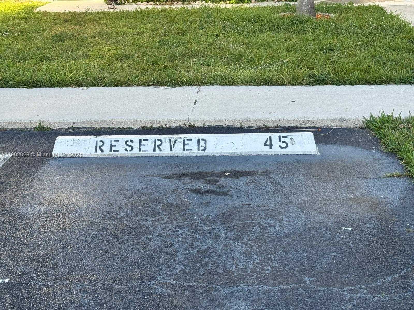 Small Image of 161 LAKEVIEW DR #102, Weston Number 5