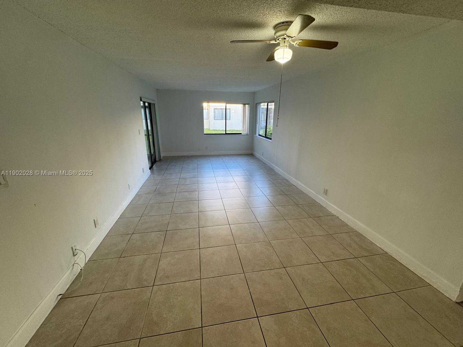 Small Image of 161 LAKEVIEW DR #102, Weston Number 7