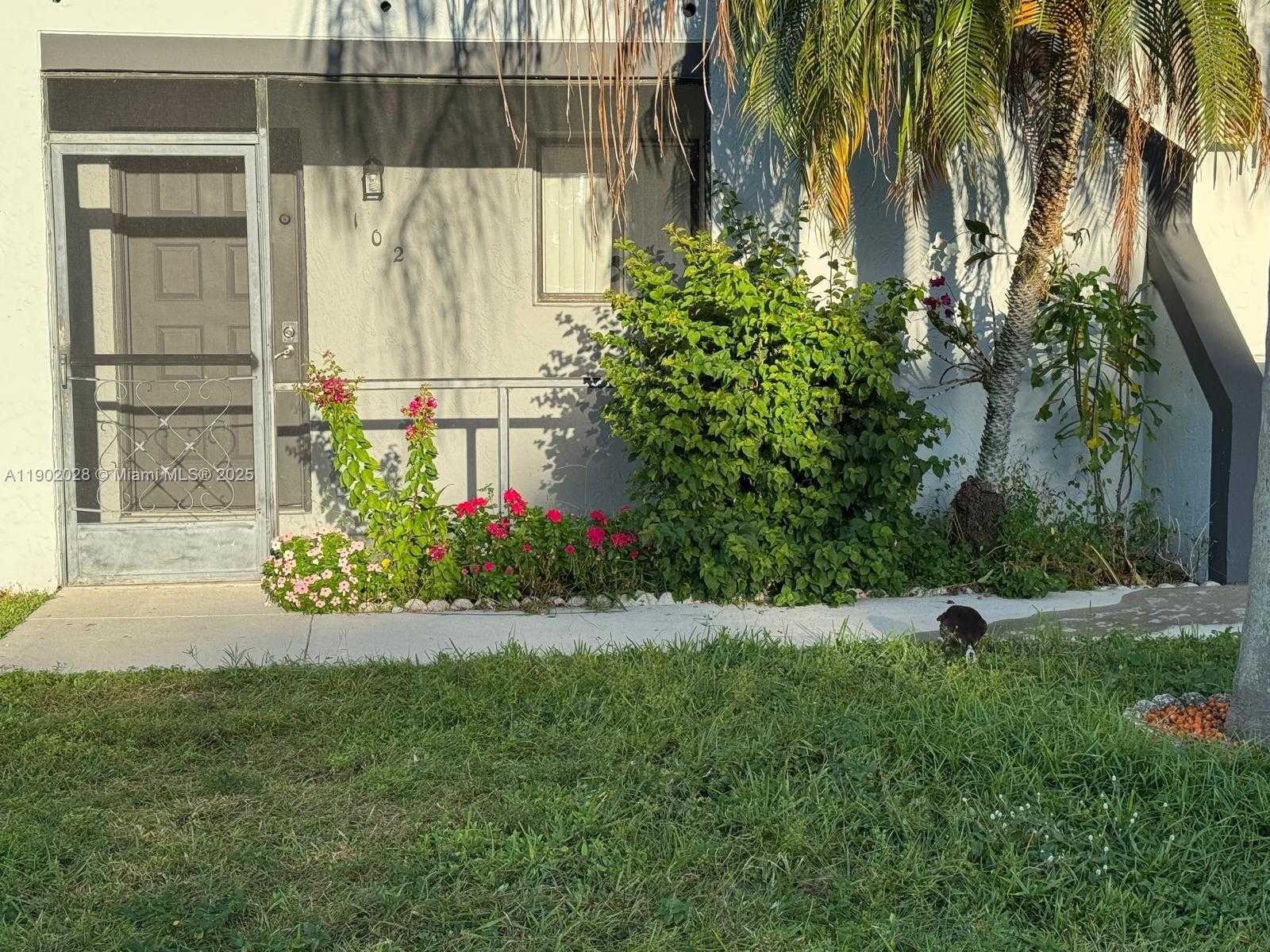 Small Image of 161 LAKEVIEW DR #102, Weston Number 9