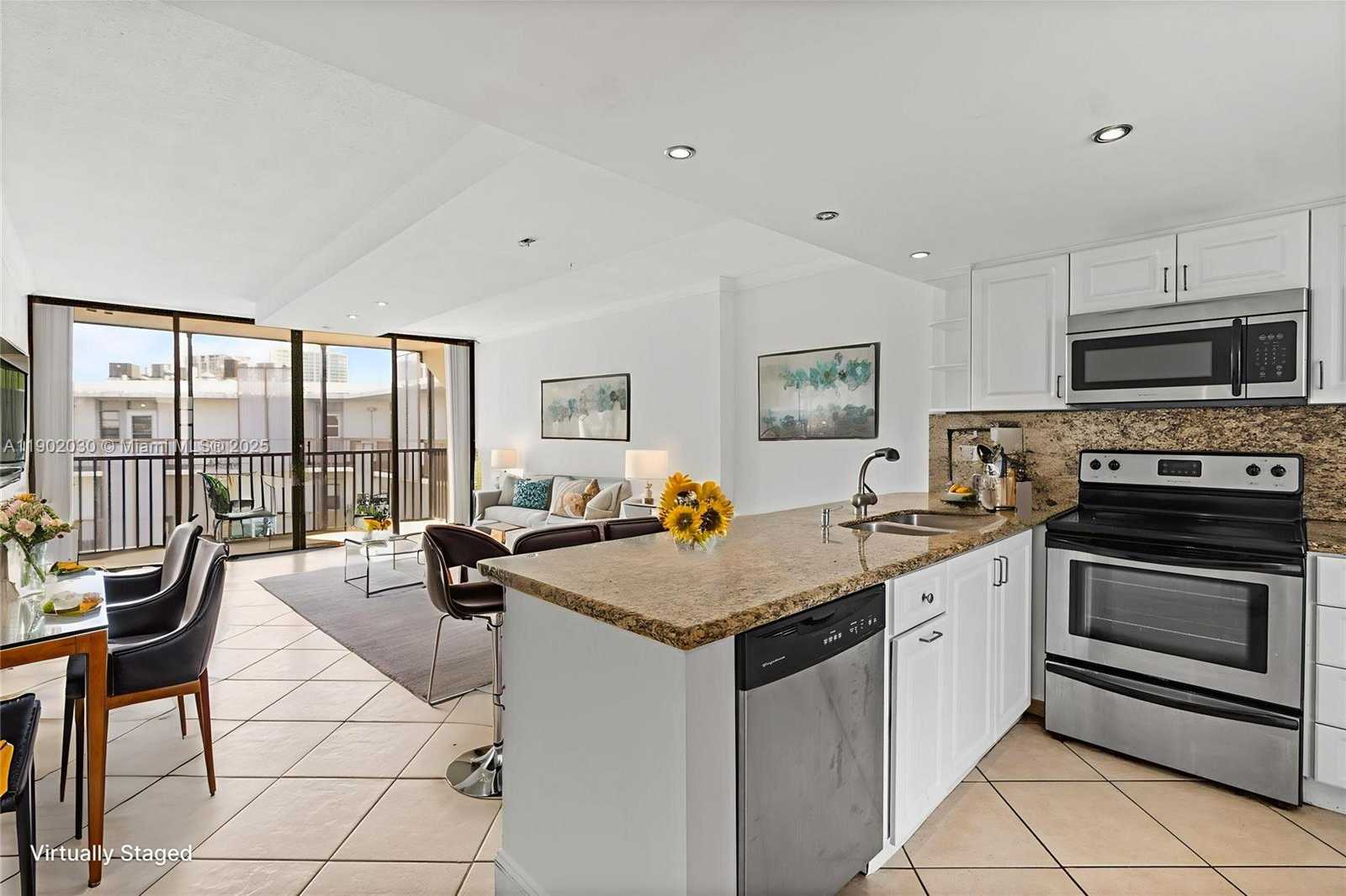 Small Image of 3475 NORTH COUNTRY CLUB DR #814, Aventura Number 1