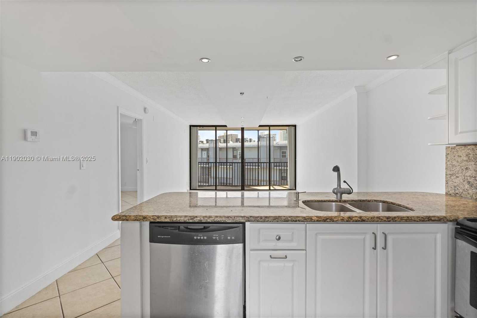 Small Image of 3475 NORTH COUNTRY CLUB DR #814, Aventura Number 12