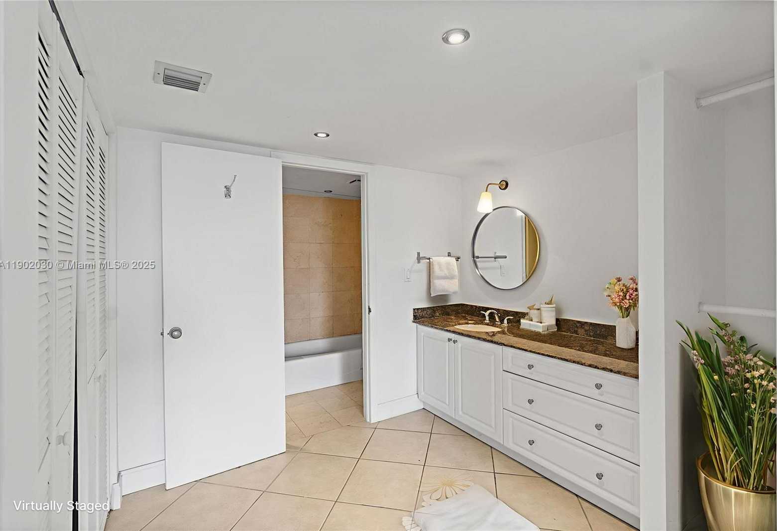 Small Image of 3475 NORTH COUNTRY CLUB DR #814, Aventura Number 4