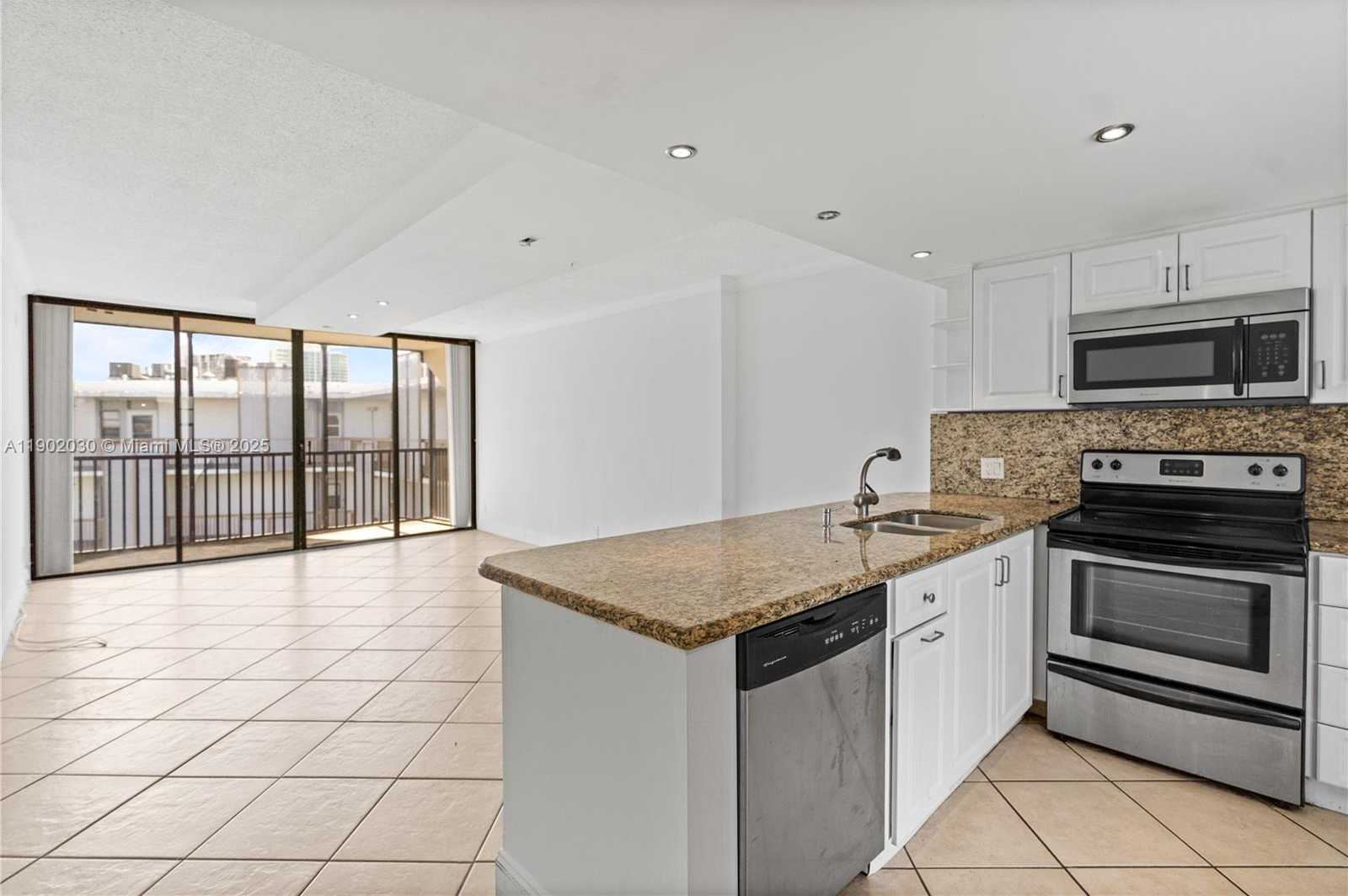 Small Image of 3475 NORTH COUNTRY CLUB DR #814, Aventura Number 8