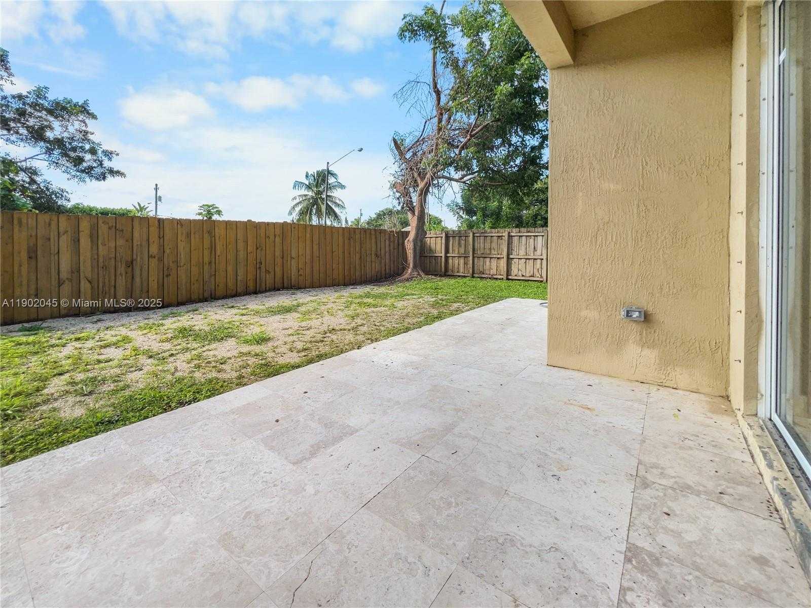 Small Image of 1736 NORTH EAST 9TH DR #1736, Homestead Number 28