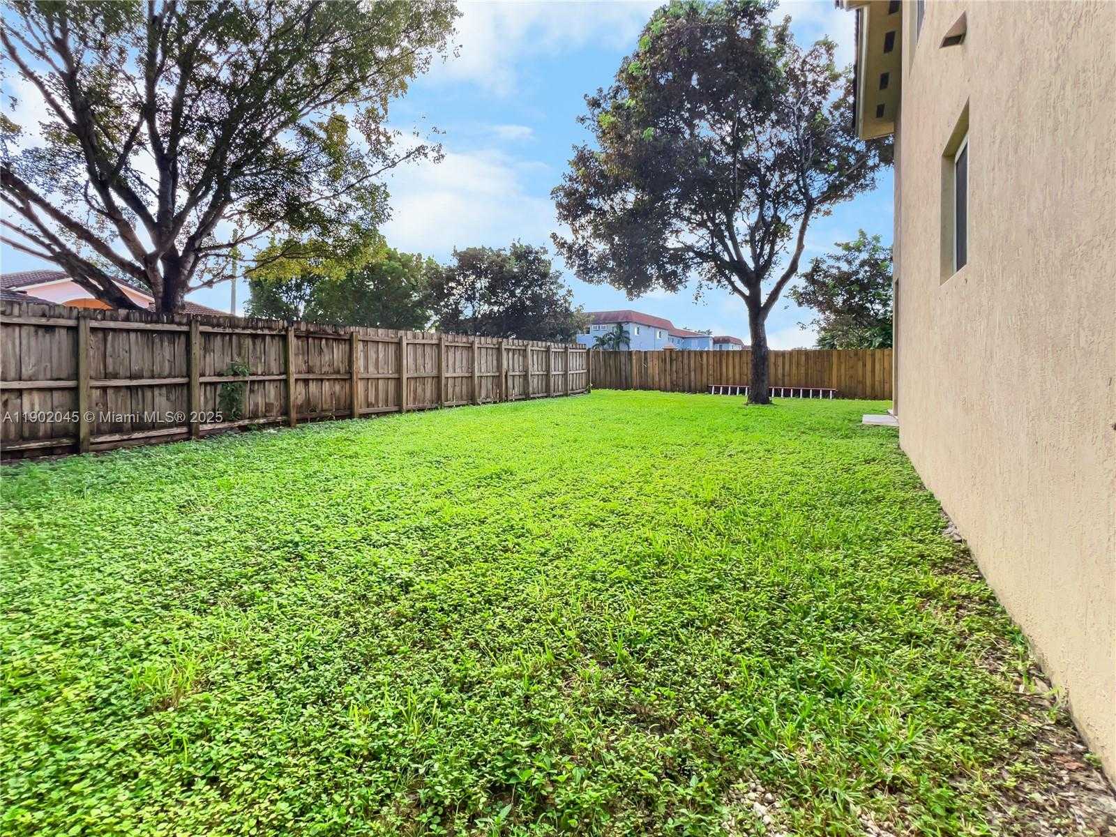 Small Image of 1736 NORTH EAST 9TH DR #1736, Homestead Number 31