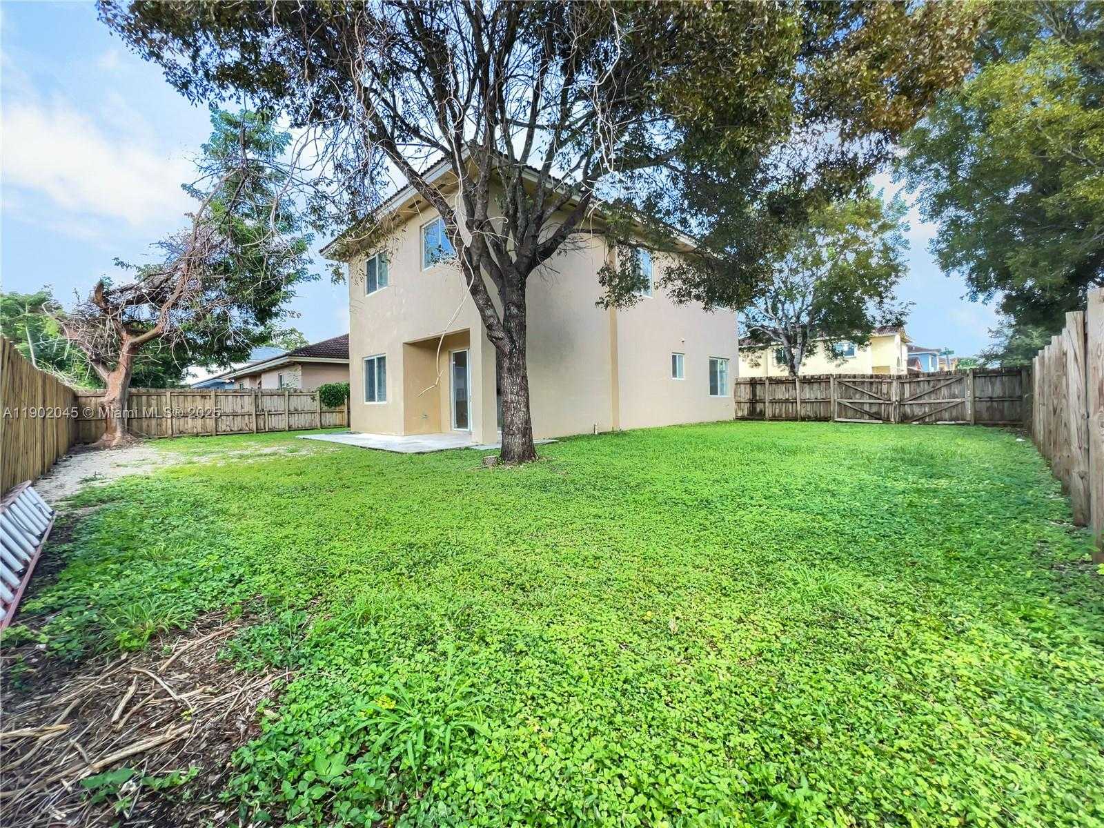 Small Image of 1736 NORTH EAST 9TH DR #1736, Homestead Number 32