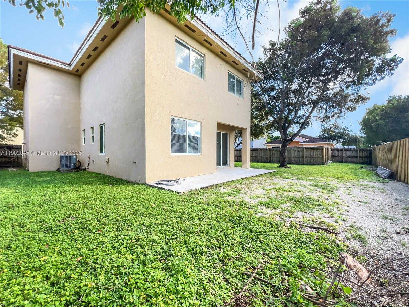 Small Image of 1736 NORTH EAST 9TH DR #1736, Homestead Number 33