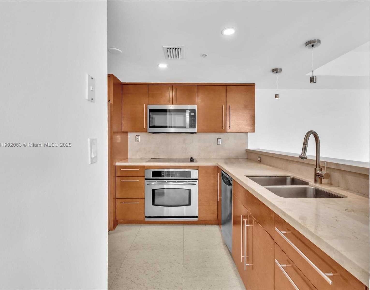 Small Image of 650 WEST AVE #3003, Miami Beach Number 11