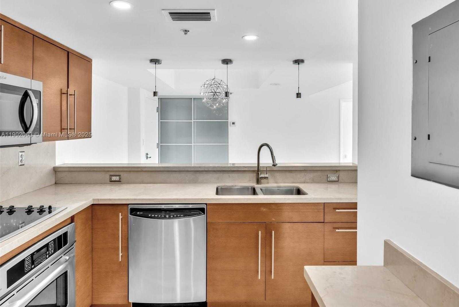 Small Image of 650 WEST AVE #3003, Miami Beach Number 12