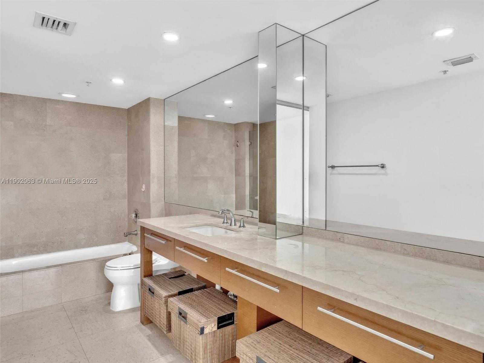 Small Image of 650 WEST AVE #3003, Miami Beach Number 16