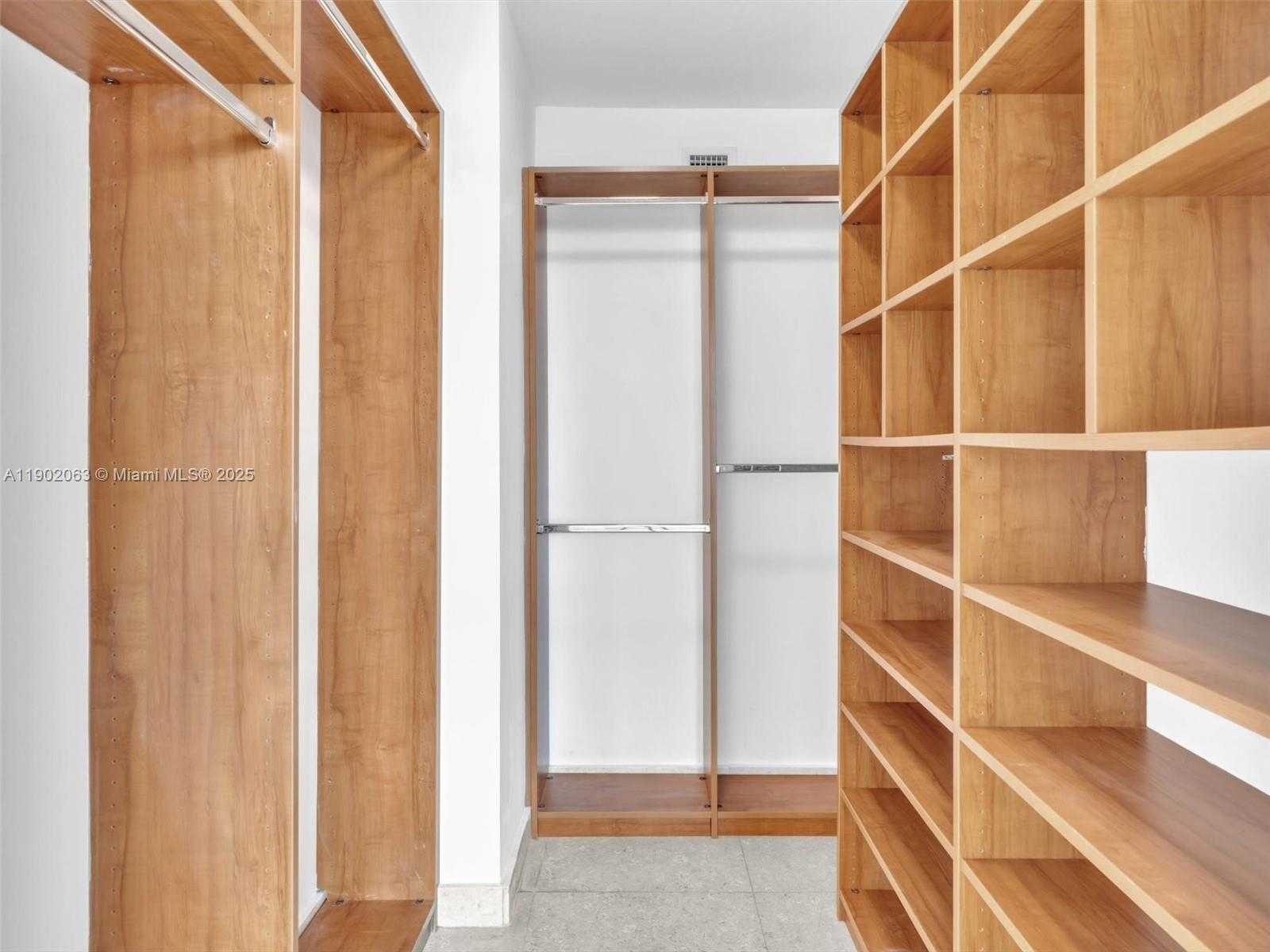 Small Image of 650 WEST AVE #3003, Miami Beach Number 18