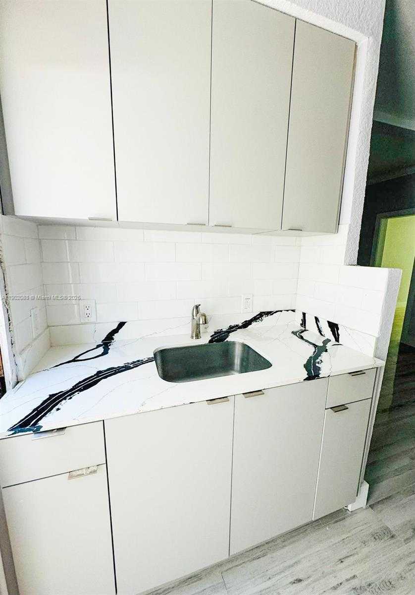 Small Image of 1020 EUCLID AVE #5, Miami Beach Number 4