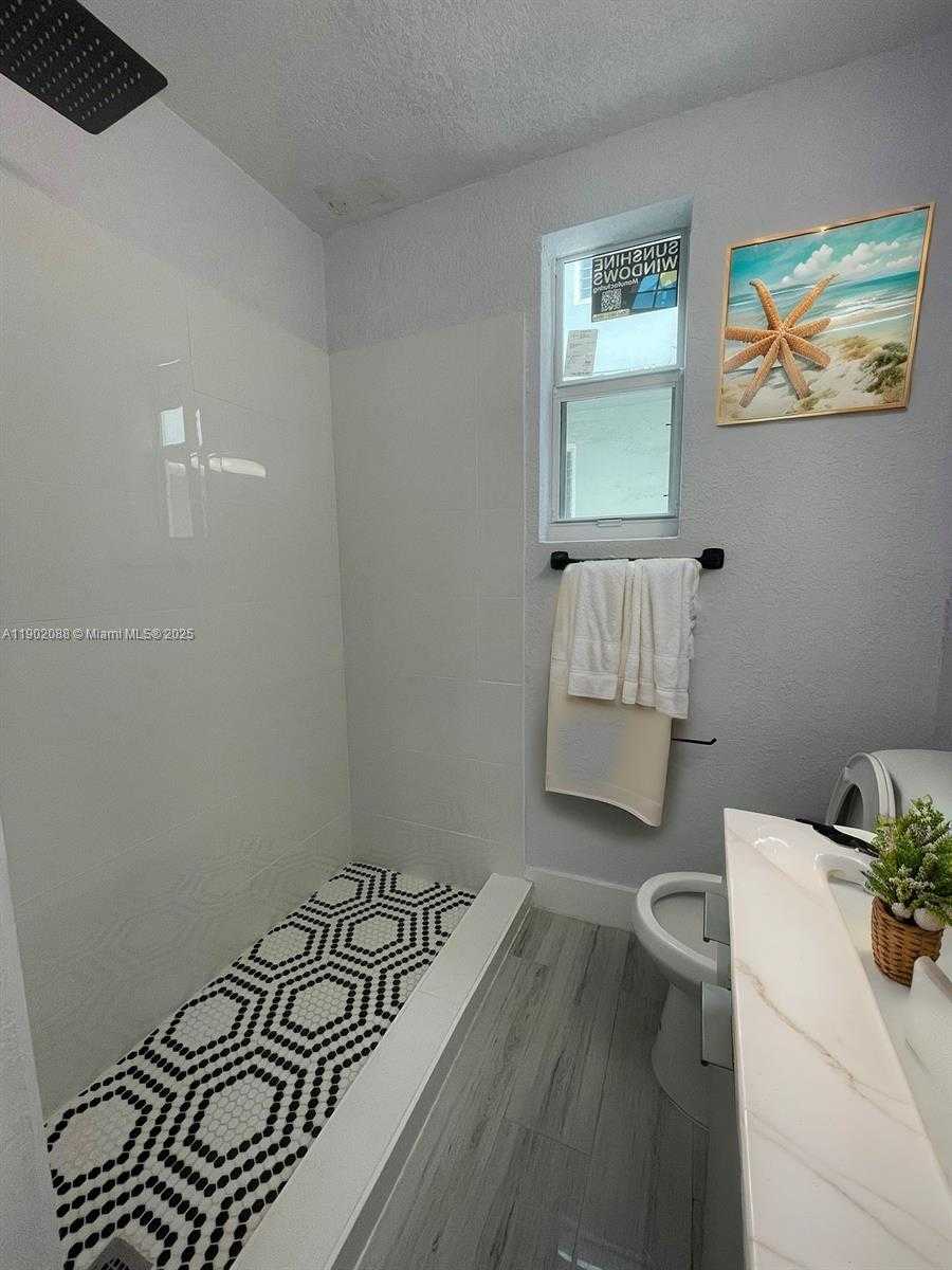 Small Image of 1020 EUCLID AVE #5, Miami Beach Number 5