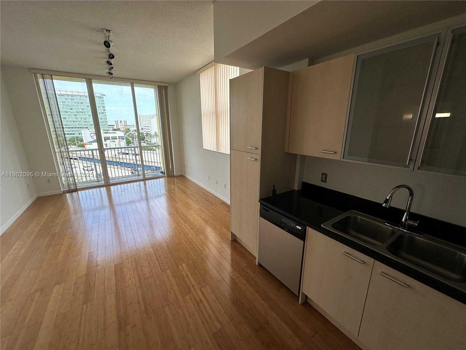 Small Image of Miami Number 10