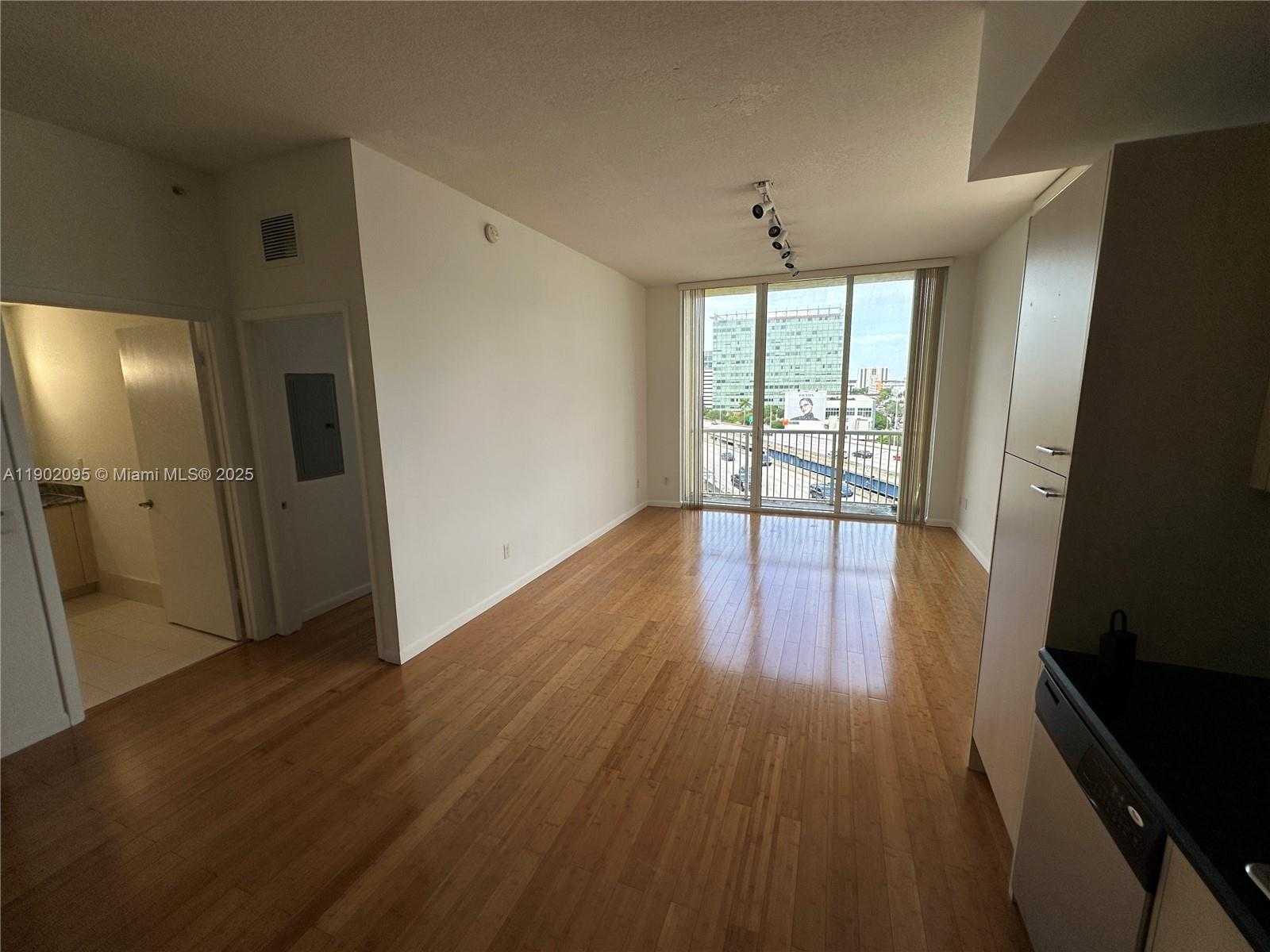 Small Image of Miami Number 13