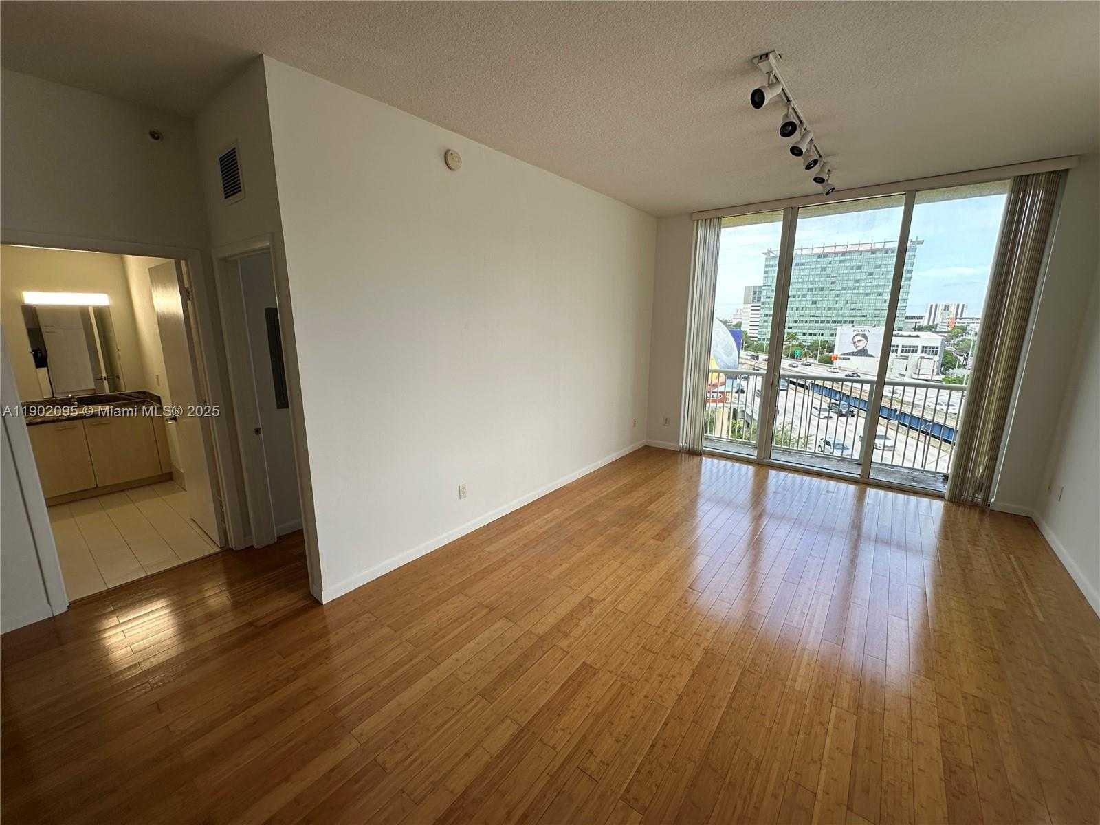 Small Image of Miami Number 16