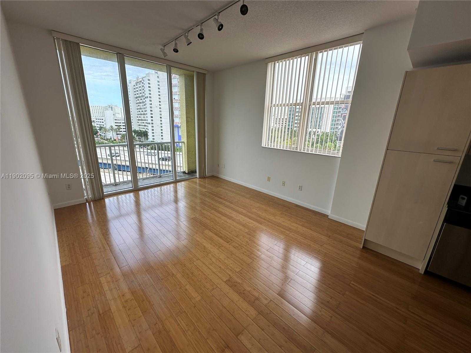 Small Image of Miami Number 20