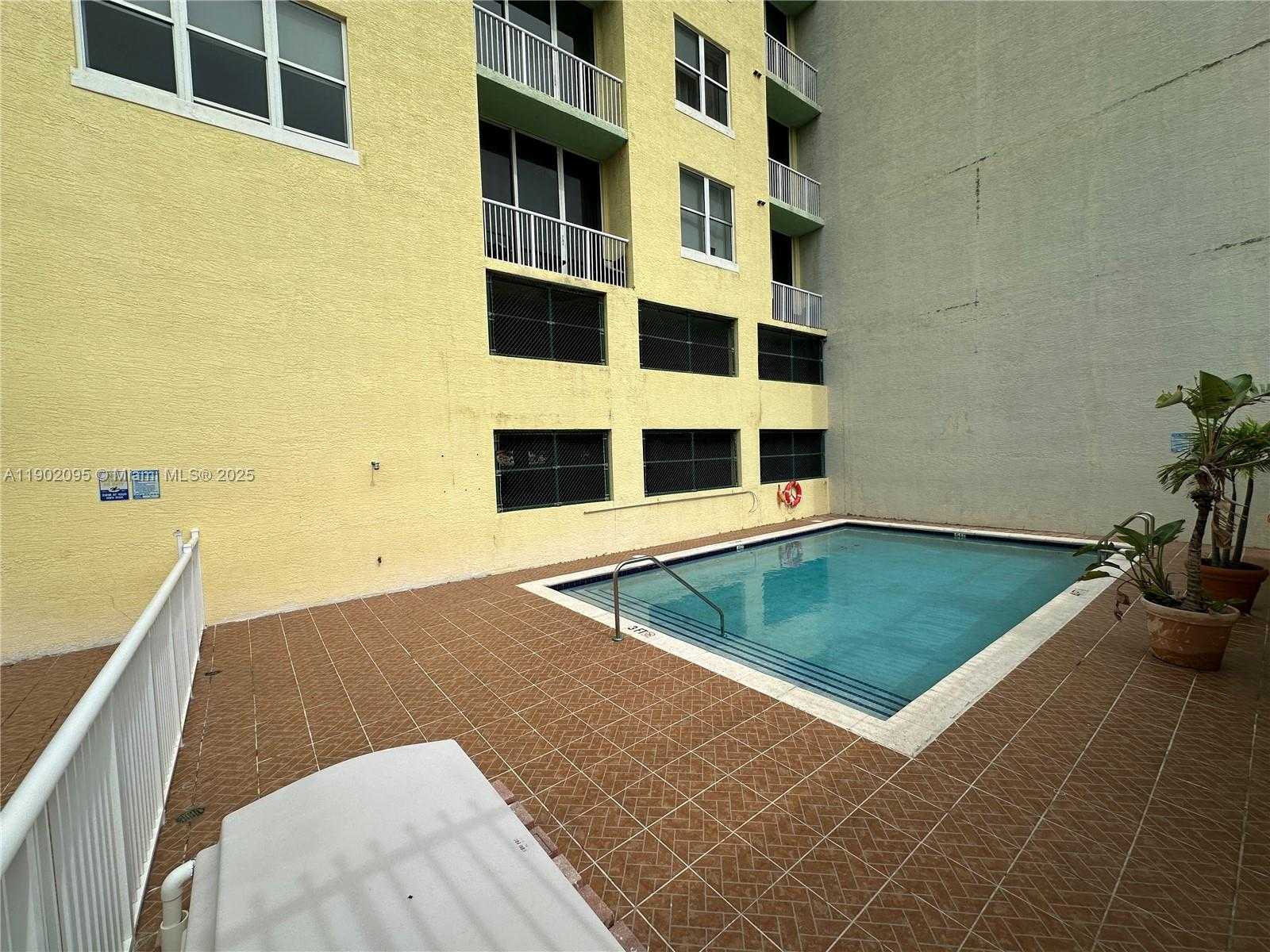 Small Image of Miami Number 31
