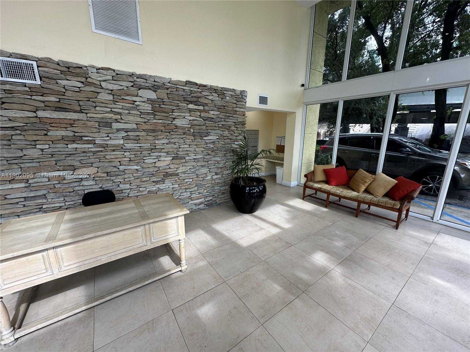 Small Image of Miami Number 6