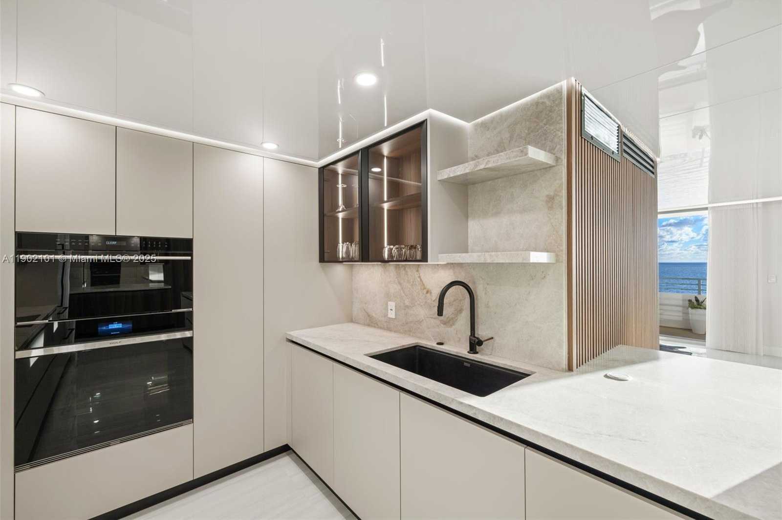 Small Image of 5555 COLLINS AVE #16H, Miami Beach Number 17