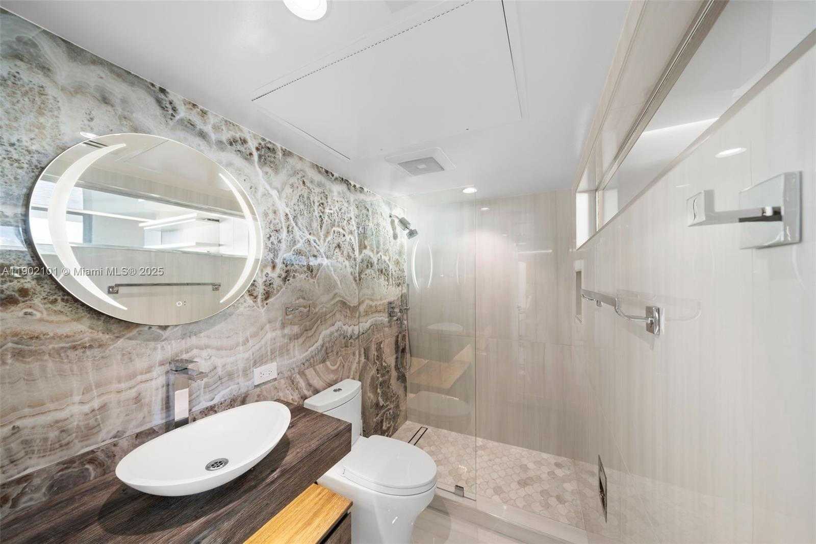 Small Image of 5555 COLLINS AVE #16H, Miami Beach Number 20