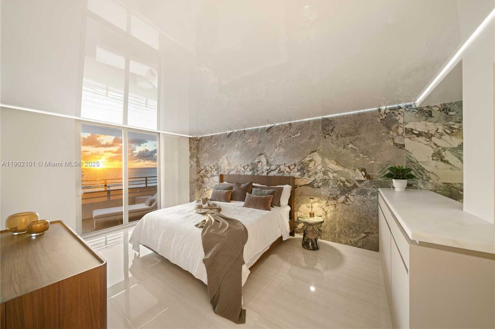 Small Image of 5555 COLLINS AVE #16H, Miami Beach Number 21