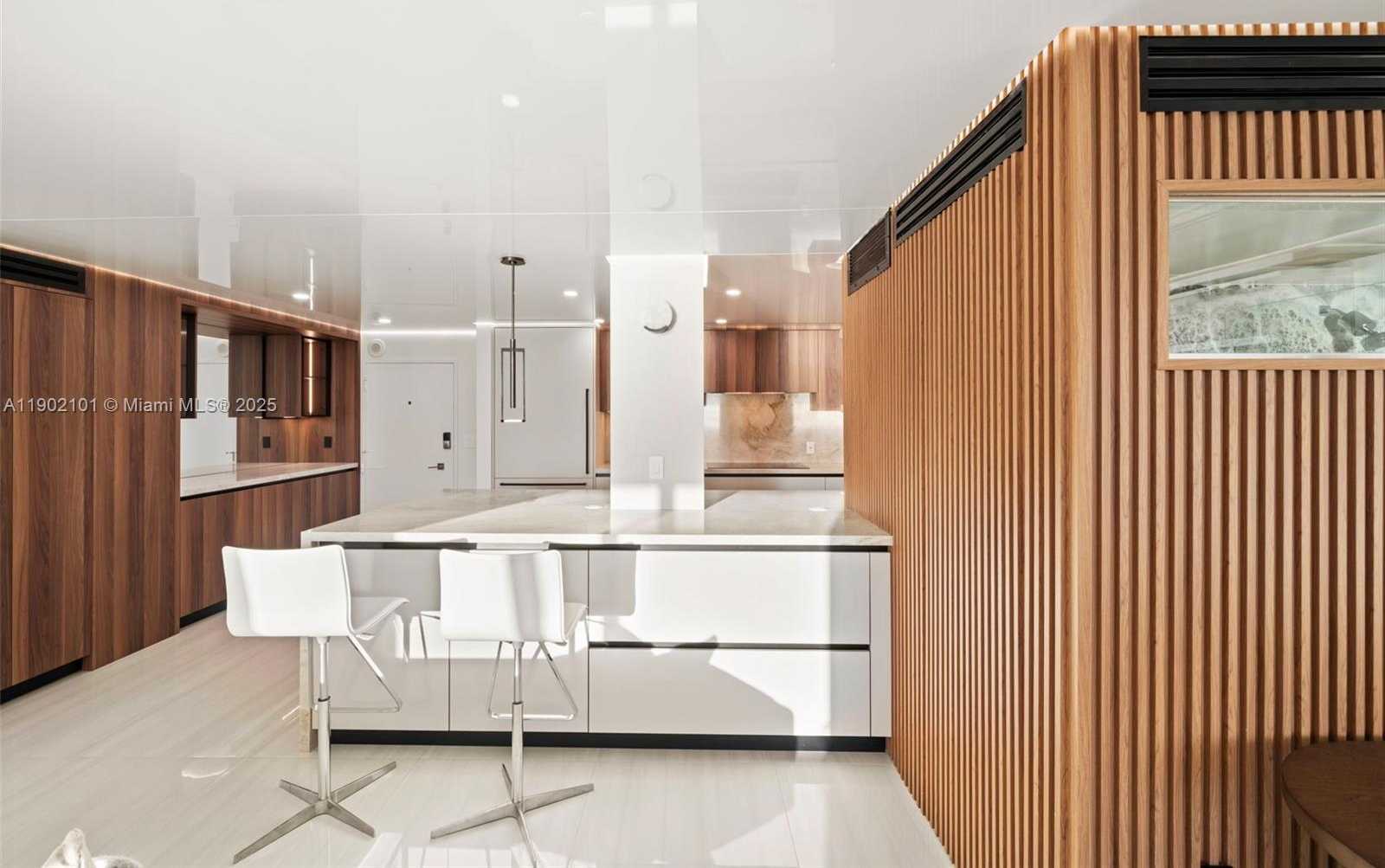 Small Image of 5555 COLLINS AVE #16H, Miami Beach Number 37