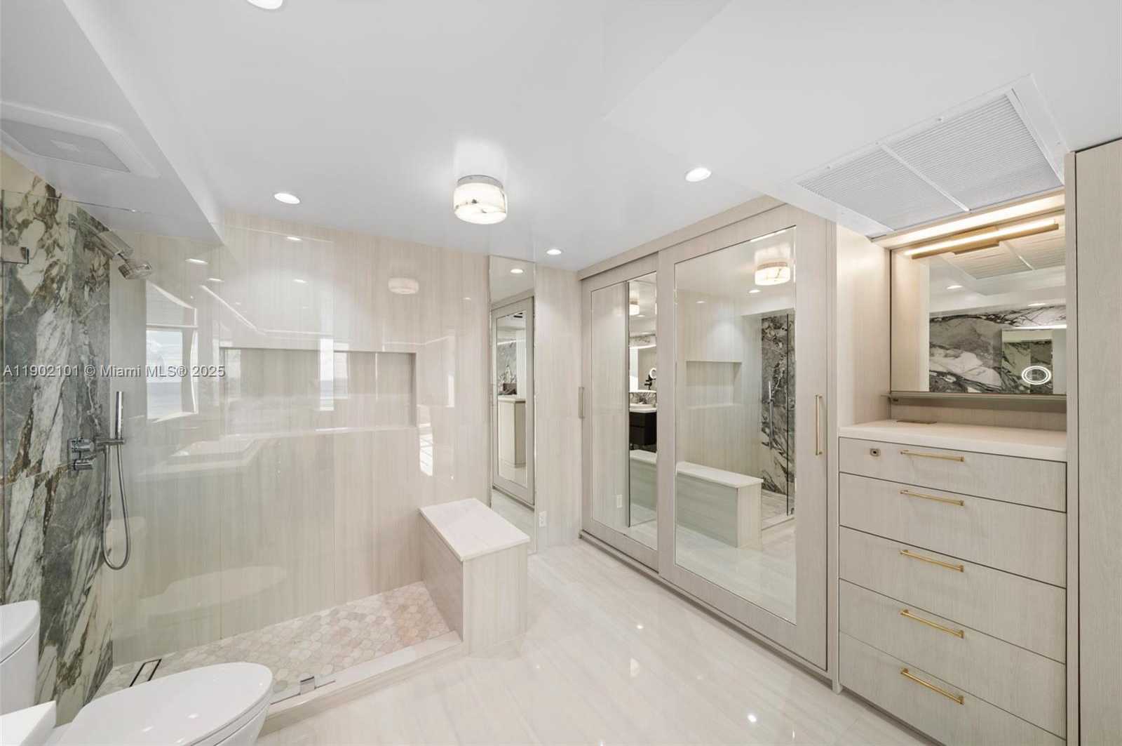 Small Image of 5555 COLLINS AVE #16H, Miami Beach Number 40