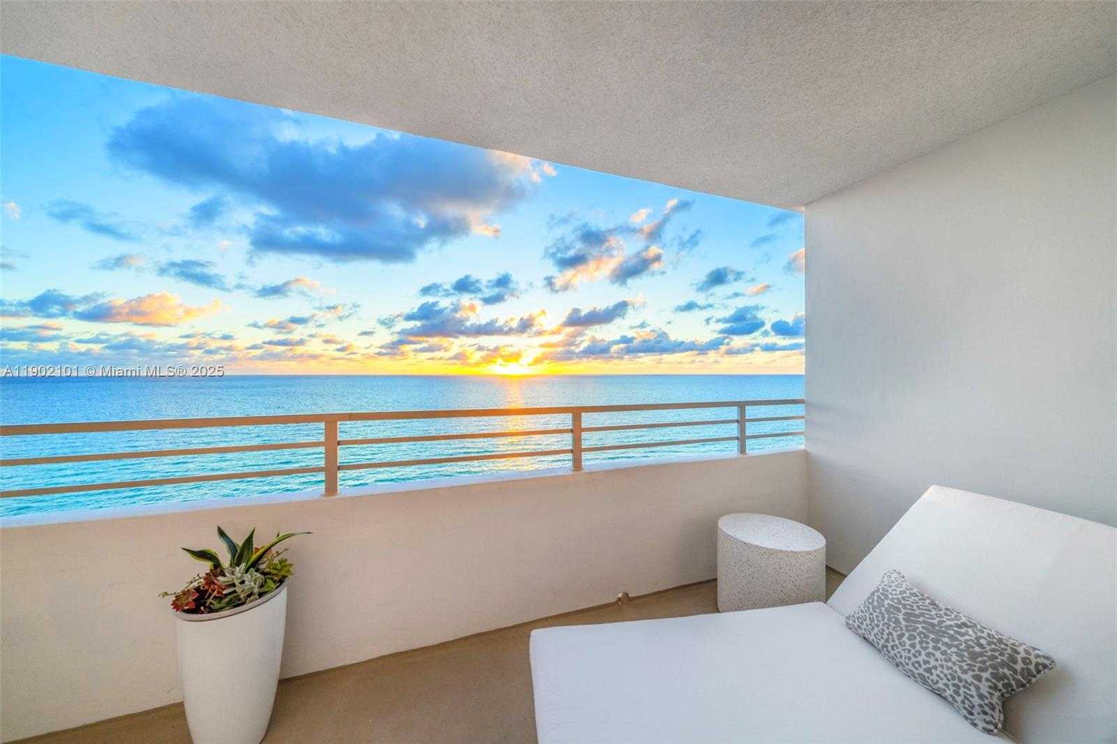 Small Image of 5555 COLLINS AVE #16H, Miami Beach Number 6