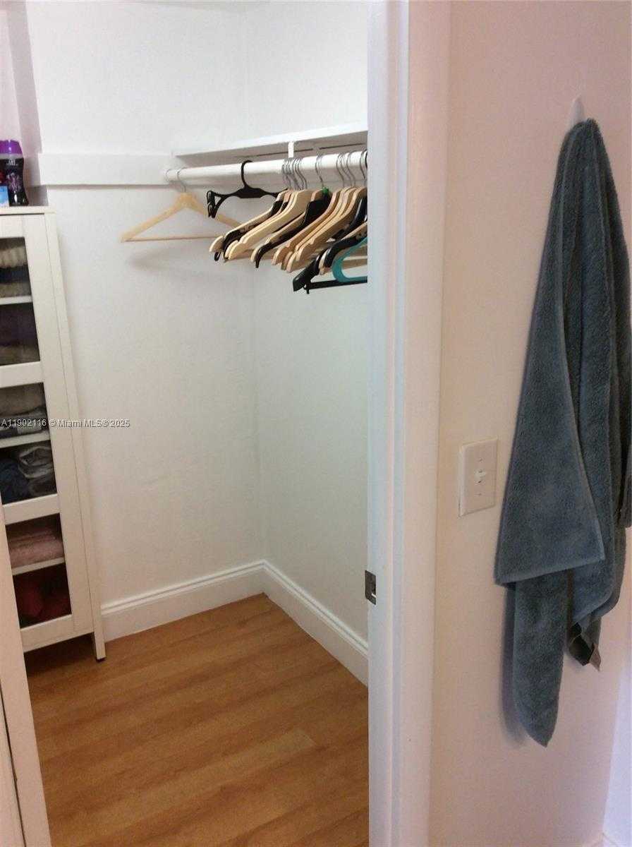 Small Image of 1345 LINCOLN RD #704, Miami Beach Number 14