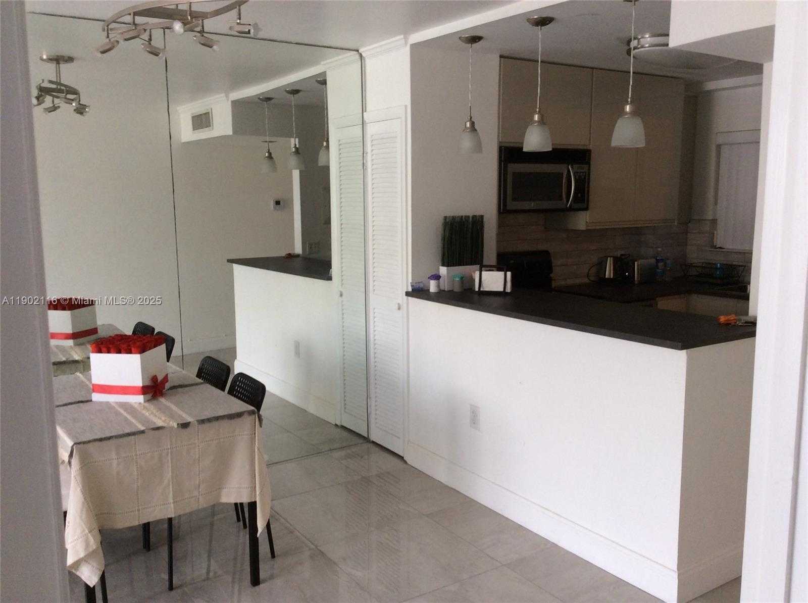 Small Image of 1345 LINCOLN RD #704, Miami Beach Number 5