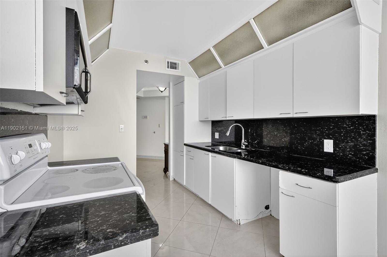 Small Image of 20185 EAST COUNTRY CLUB DR #1405, Aventura Number 10