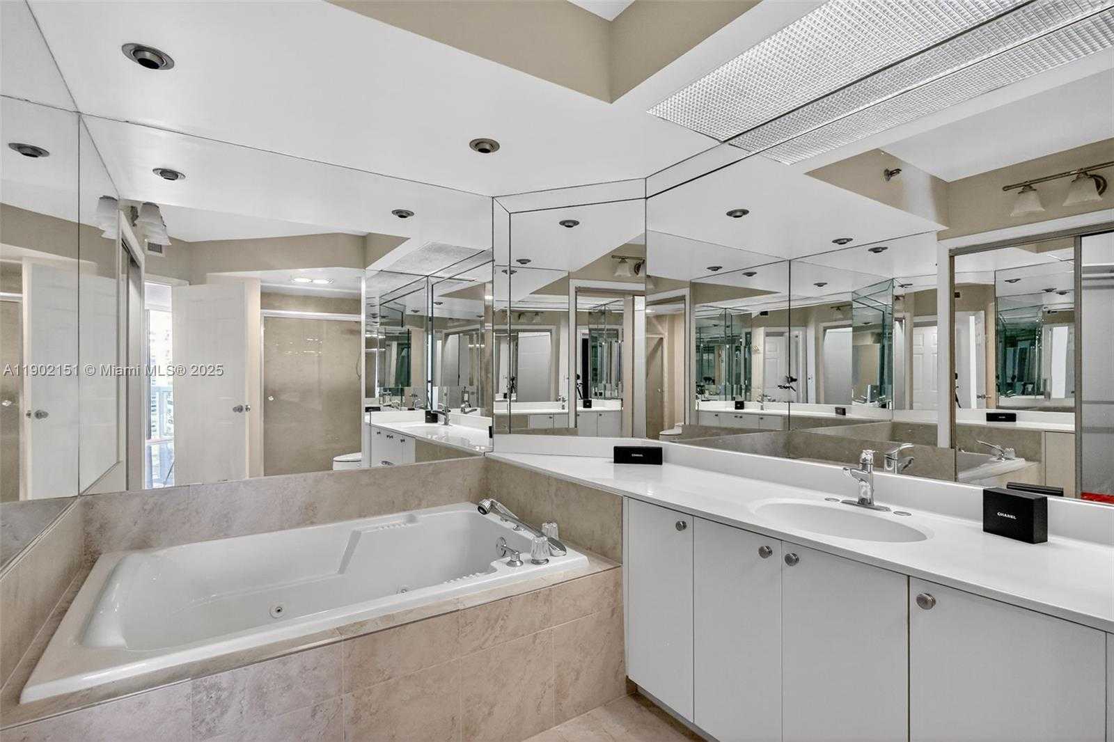 Small Image of 20185 EAST COUNTRY CLUB DR #1405, Aventura Number 16