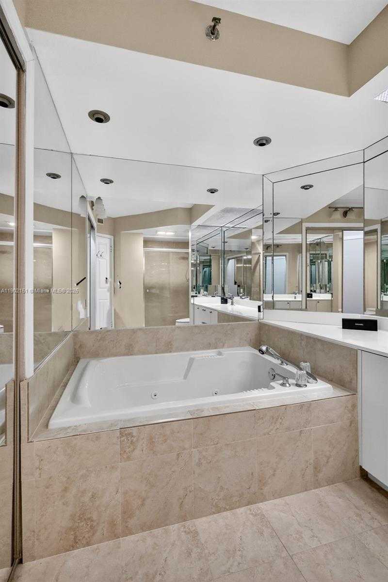 Small Image of 20185 EAST COUNTRY CLUB DR #1405, Aventura Number 18