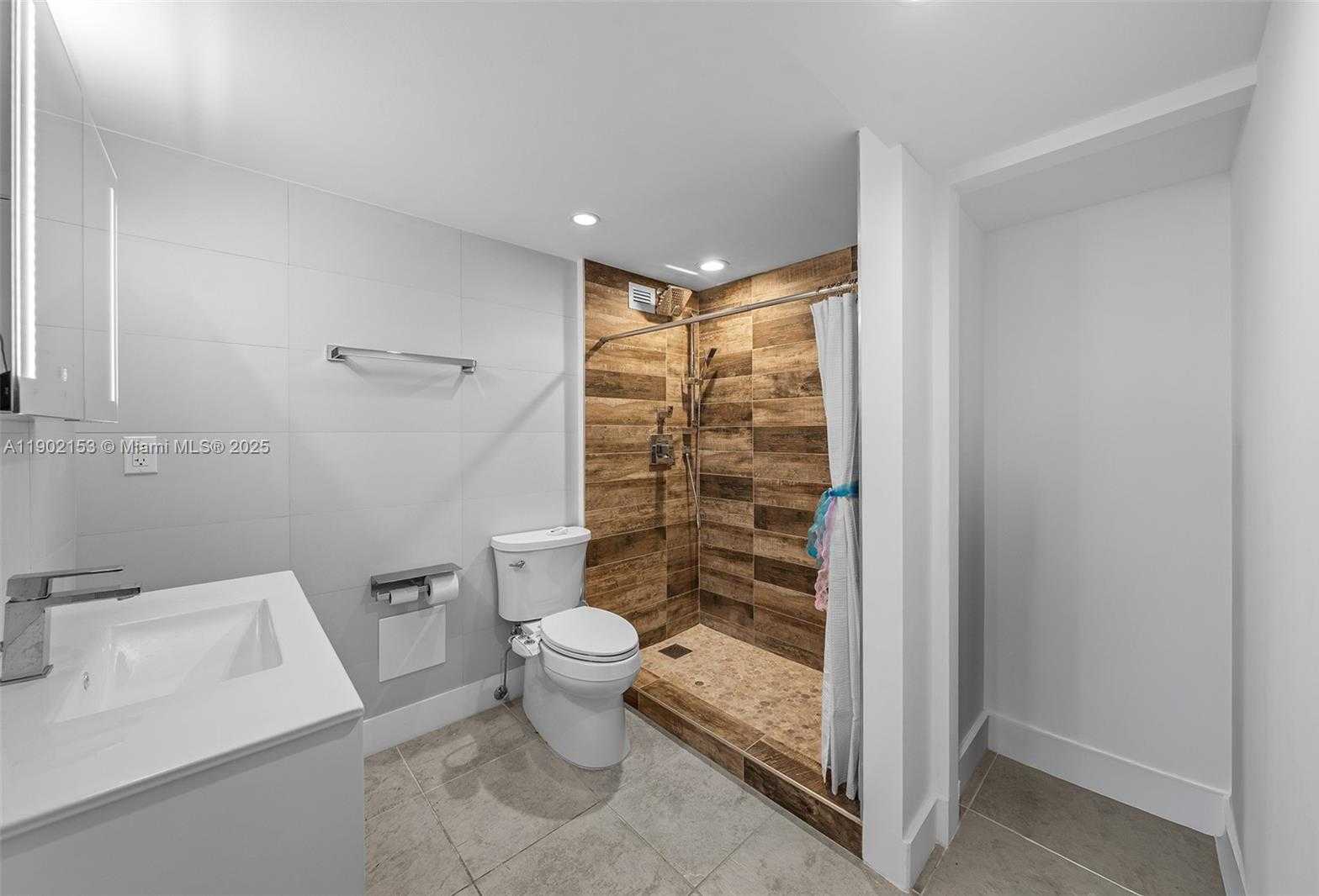 Small Image of 2301 COLLINS AVE #1501, Miami Beach Number 12