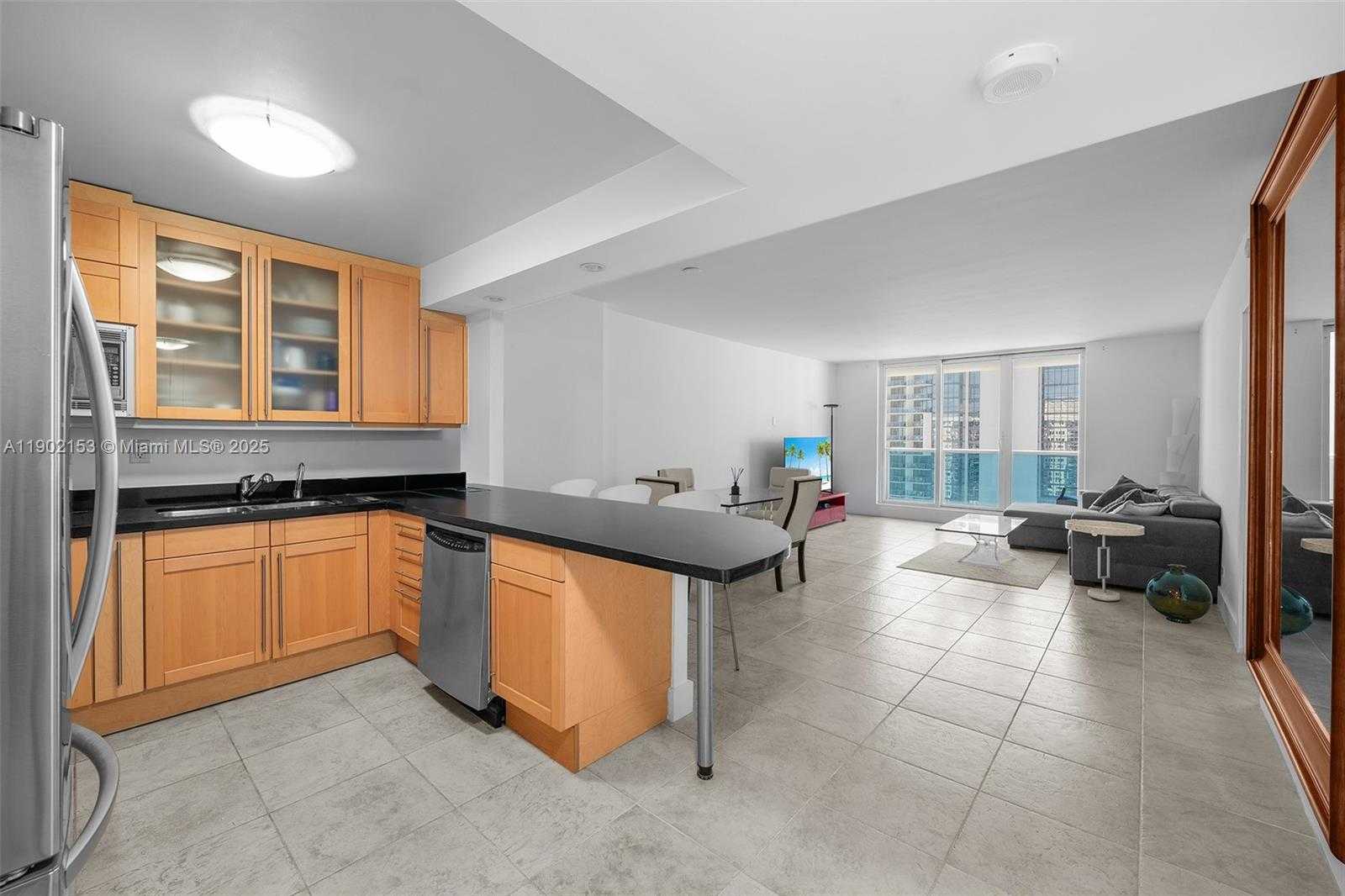 Small Image of 2301 COLLINS AVE #1501, Miami Beach Number 2