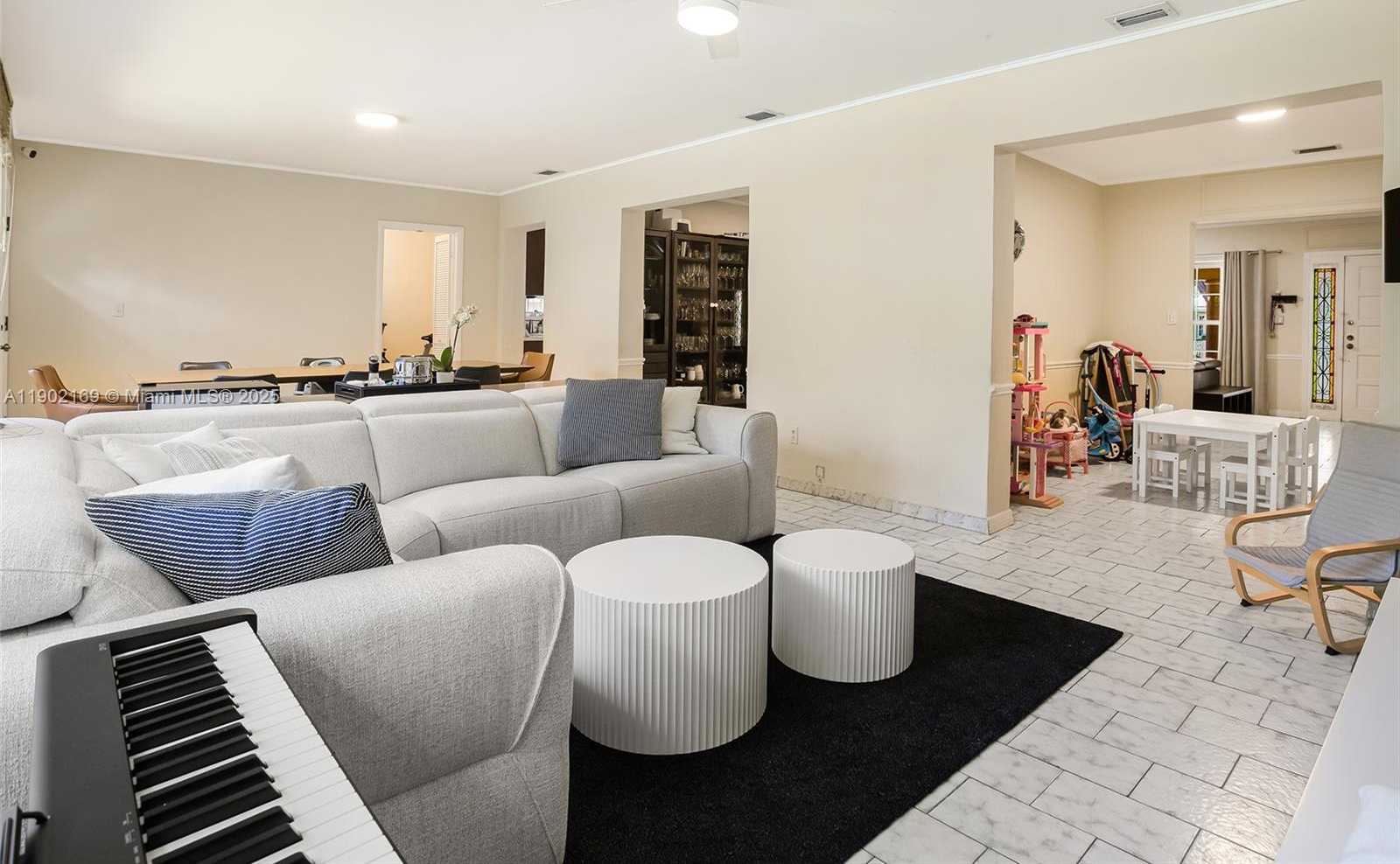 Small Image of 600 SOUTH WEST 25TH RD, Miami Number 15